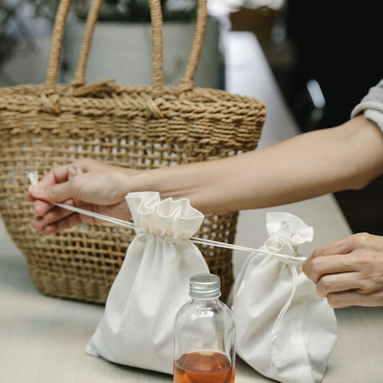 Small Jute Bags: Eco-Friendly Everyday Bag Options 4 Small Jute Bags: Eco-Friendly Everyday Bag Options