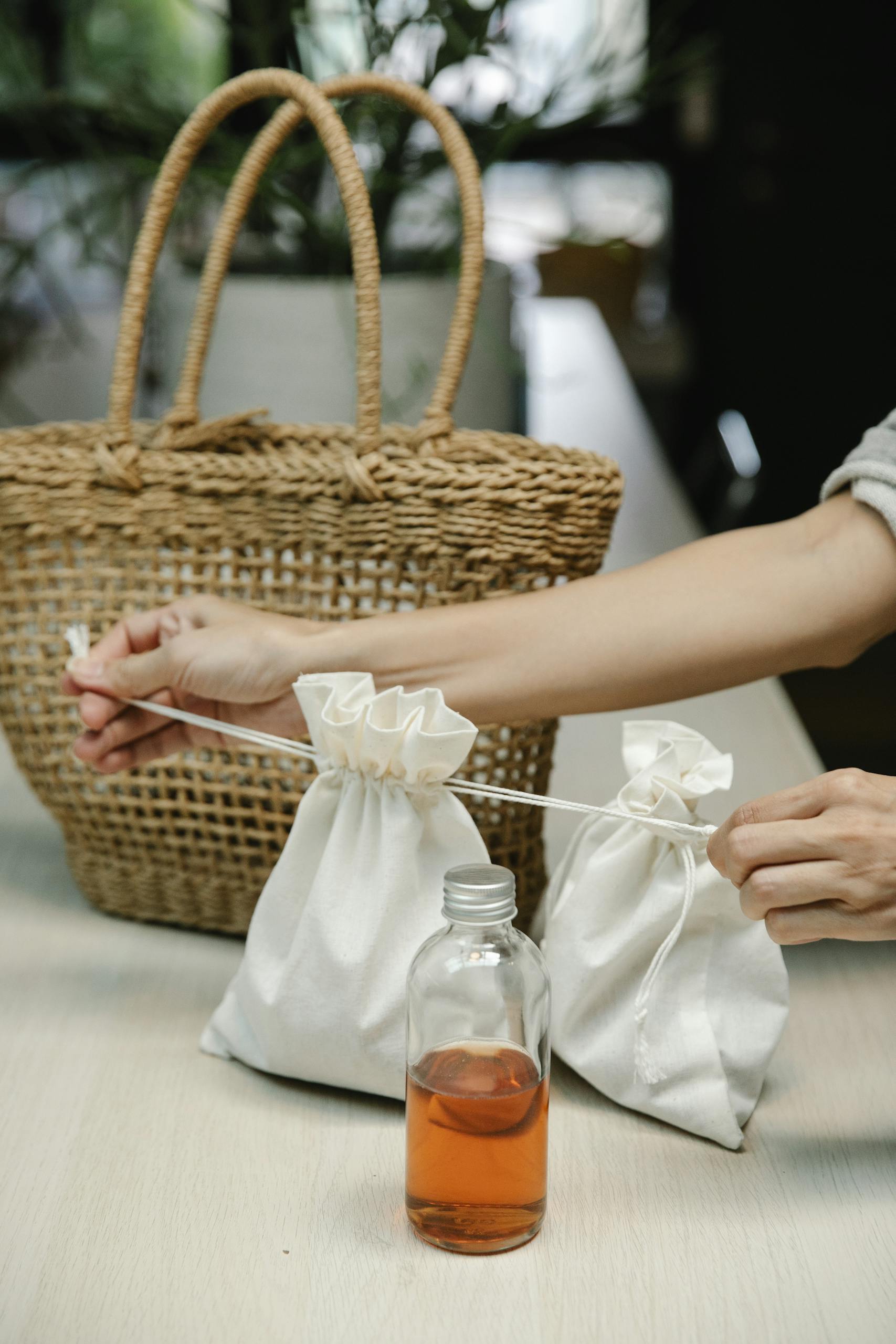 Small Jute Bags: Eco-Friendly Everyday Bag Options 1 Small Jute Bags: Eco-Friendly Everyday Bag Options